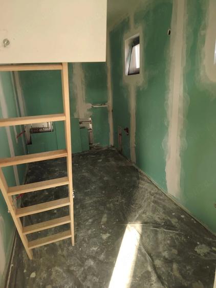 Casă cu Teren 400 Mp în Preajba