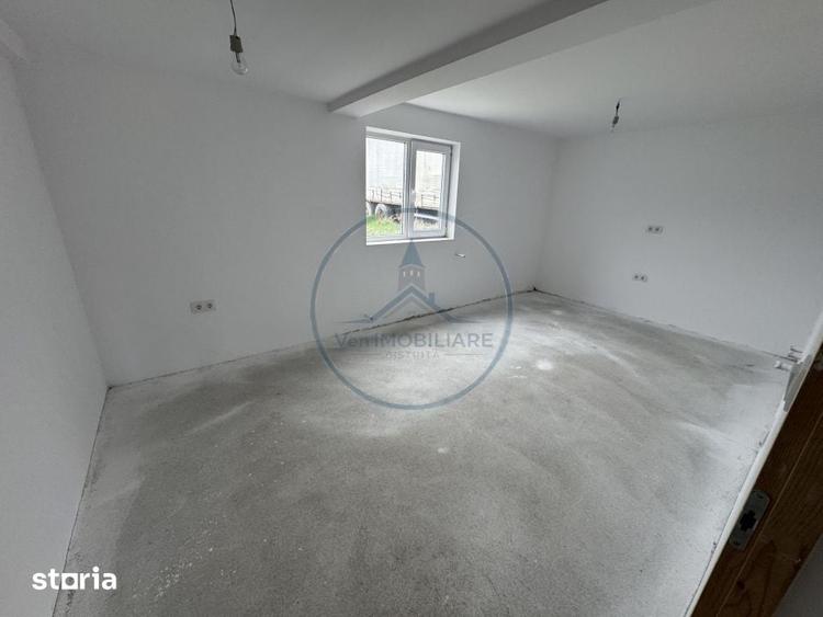 Casă cu 5 camere cu Teren 1500 Mp în Industrială