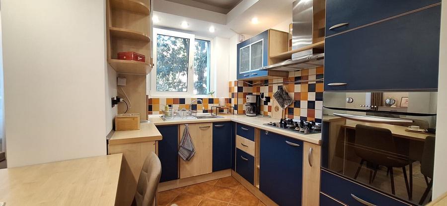 Apartament cu 3 camere semidecomandat în Pajura