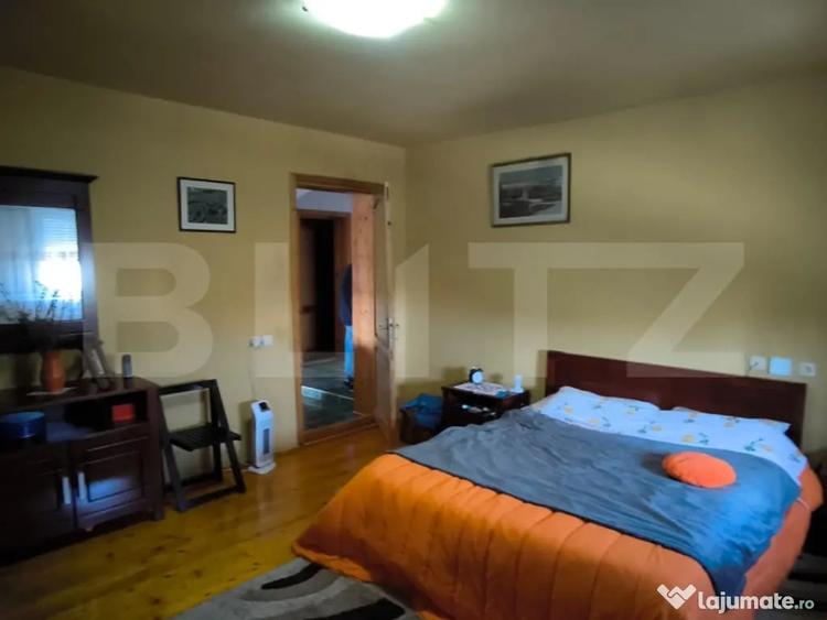 Casă cu 7 camere cu Teren 1430 Mp în Central