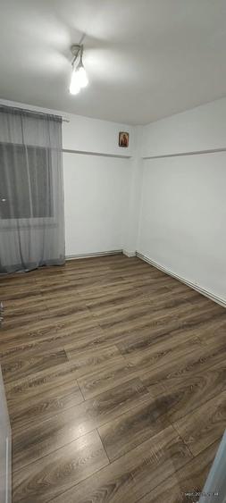 Apartament cu 3 camere decomandat în Micro 3
