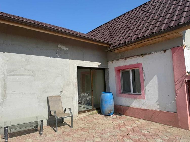 Casă cu 4 camere în Nisipari