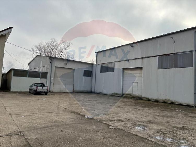 Spațiu industrial, de 2,800 mp, în Central