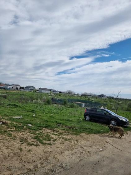 Teren de 500 mp, în Preajba