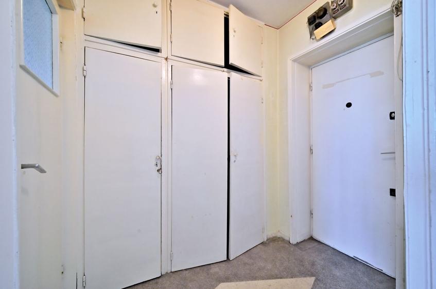 Apartament cu 2 camere semidecomandat în Basarabia