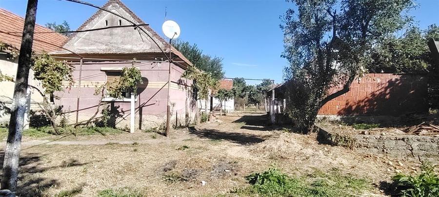 Casă cu 2 camere cu Teren 1995 Mp în Poșoloaca