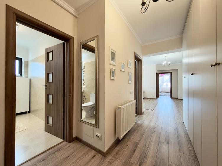 Apartament cu 3 camere semidecomandat, mobilat în Lacul Tei