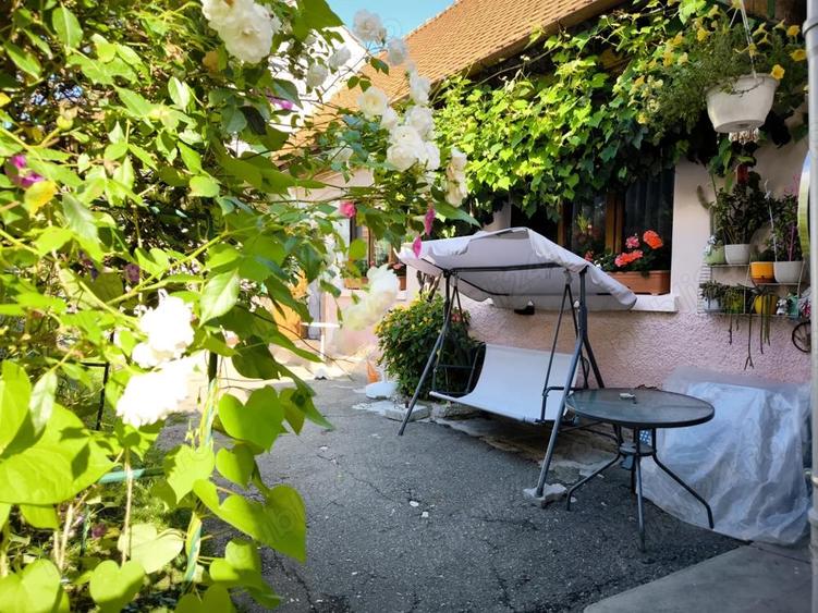 Apartament cu 3 camere decomandat în Schei