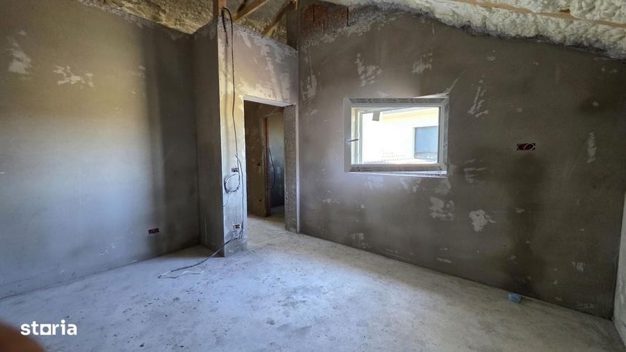 Casă cu 4 camere în Sânandrei