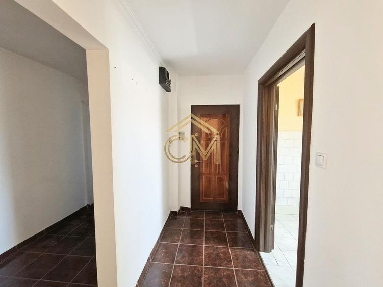 Apartament cu 4 camere decomandat, mobilat în Central