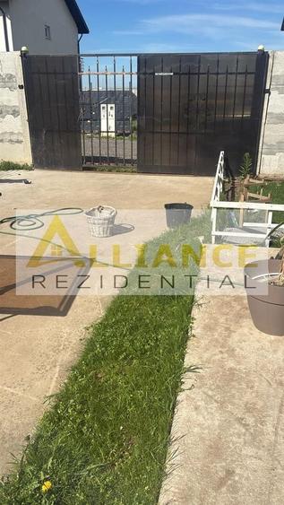 Duplex cu 4 camere cu Canalizare în Central