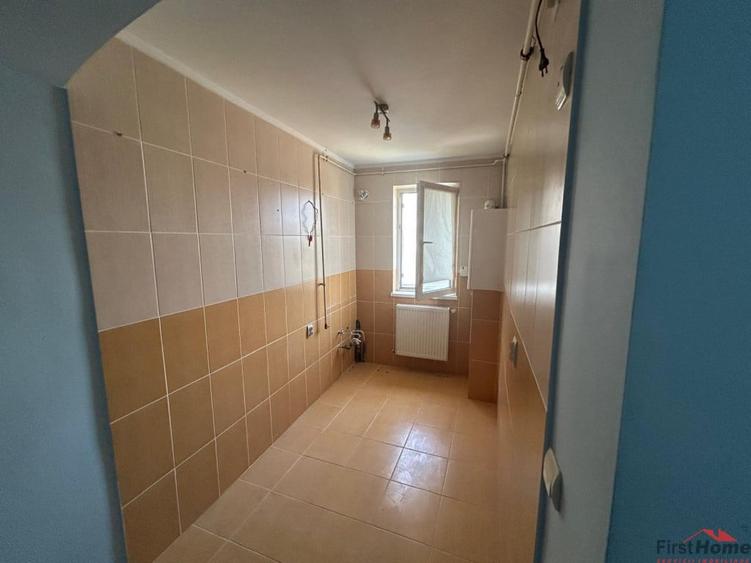 Apartament cu 3 camere, de , zona sud, scoala 8 - 12