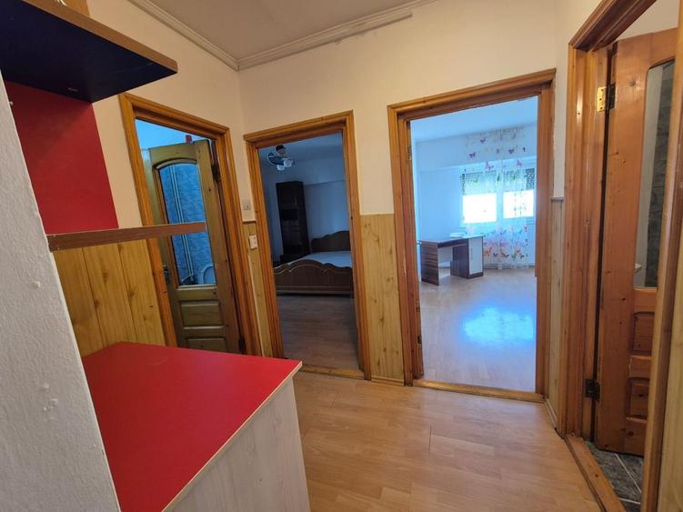 Apartament cu 4 camere decomandat, mobilat în Gara