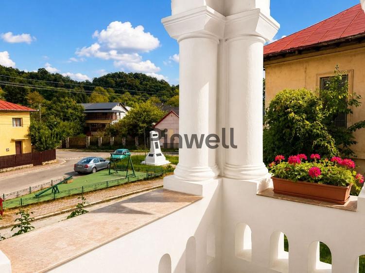 Casă individuală cu 8 camere cu Canalizare în Sud-Vest