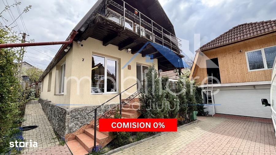 Casă cu 7 camere cu Teren 700 Mp în Petros