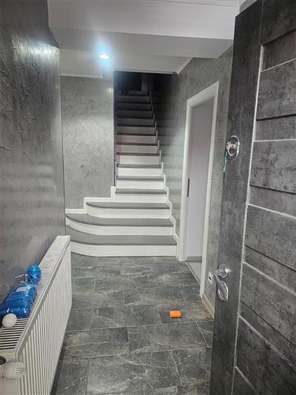 Casă individuală cu 5 camere cu Teren 400 Mp în Central