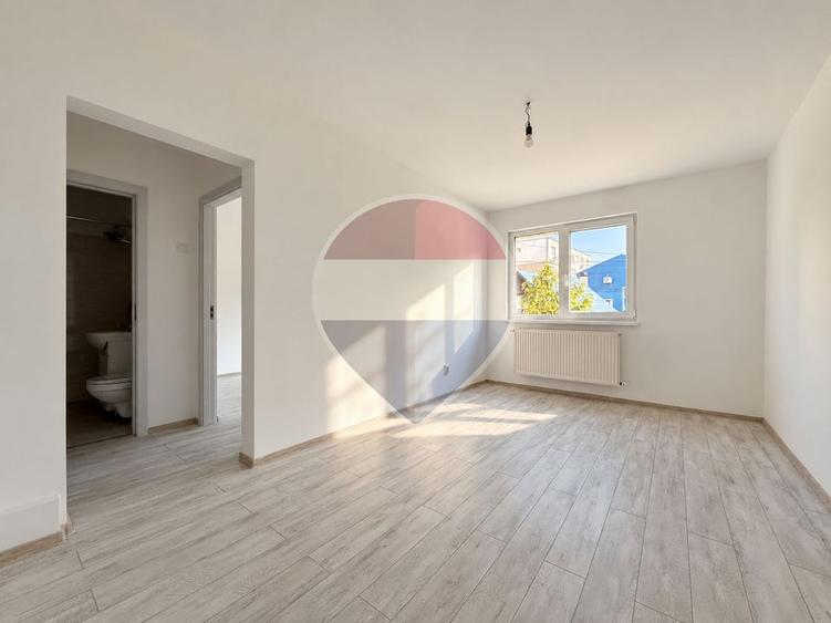 Apartament cu 3 camere semidecomandat în Central