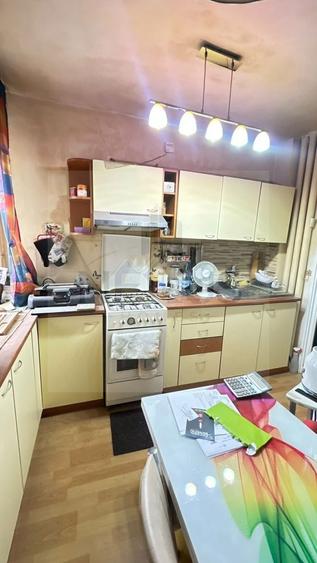 Apartament cu 3 camere semidecomandat, mobilat în Mihai Bravu