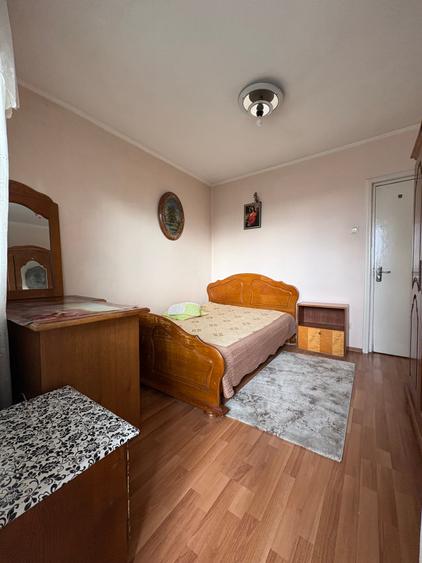 Apartament cu 3 camere decomandat în Rahova