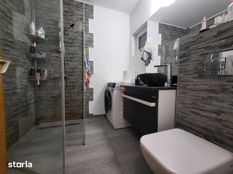 Apartament cu 3 camere decomandat în Titan