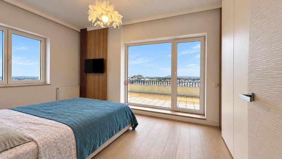 Apartament cu 2 camere semidecomandat, mobilat în Tractorul