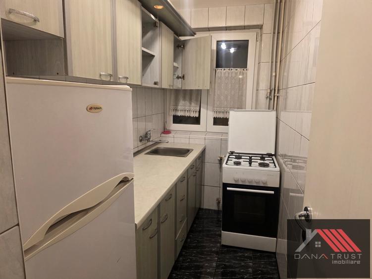 Apartament cu 3 camere semidecomandat, mobilat în Circumvalațiunii