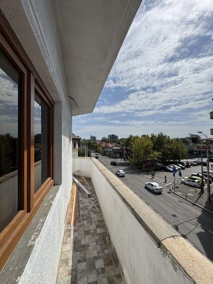 Apartament cu 3 camere decomandat, mobilat în Central