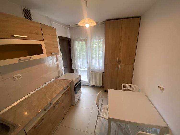 Apartament cu 2 camere decomandat în Plopilor