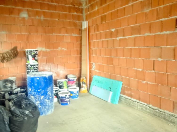 Casă individuală cu 6 camere cu Canalizare în Calea Urseni