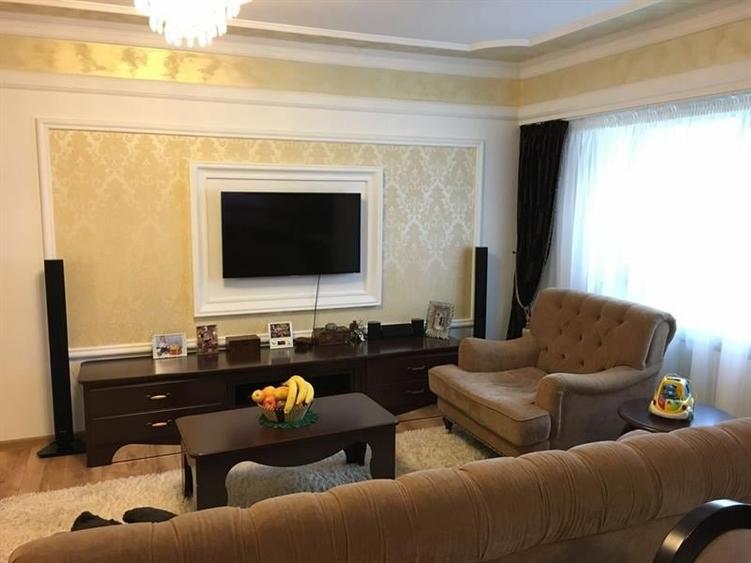 Apartament cu 4 camere decomandat în Burdujeni