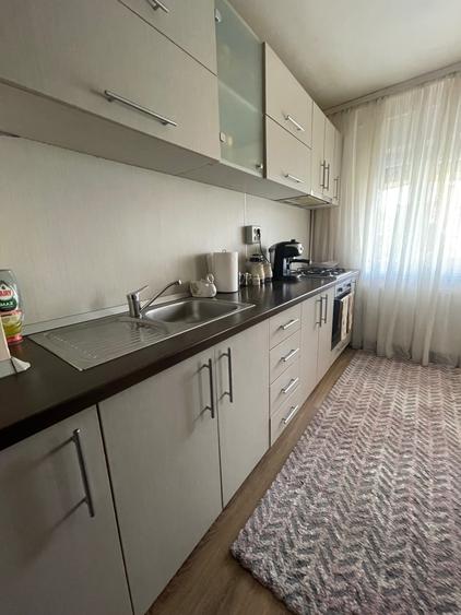 Apartament cu 2 camere decomandat în 1 Mai