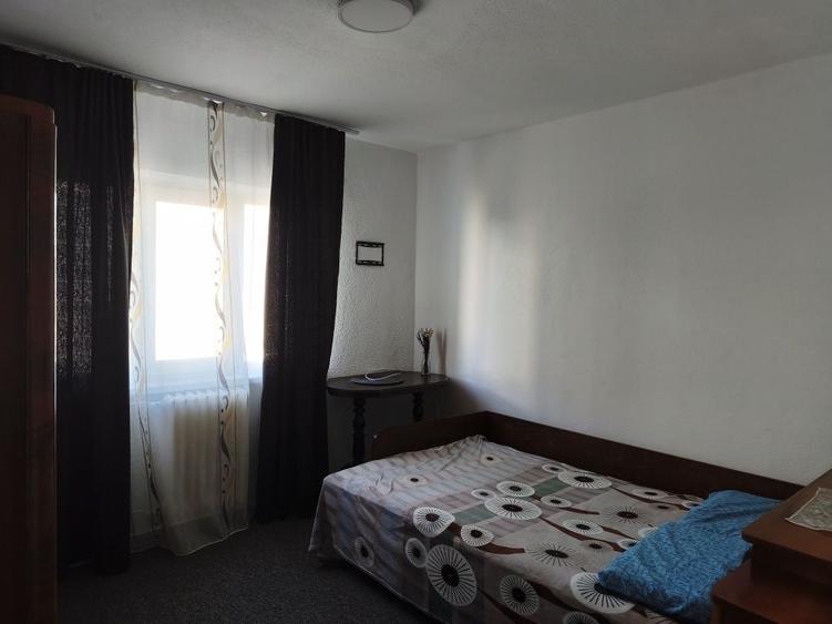 Inchiriez apartament cu 2 camere cartier Exercitiu etajul 2 , vis- a- vis de scoala nr.16 in apropiere piata ,statie autobuz , banci,farmaci, etc - 2