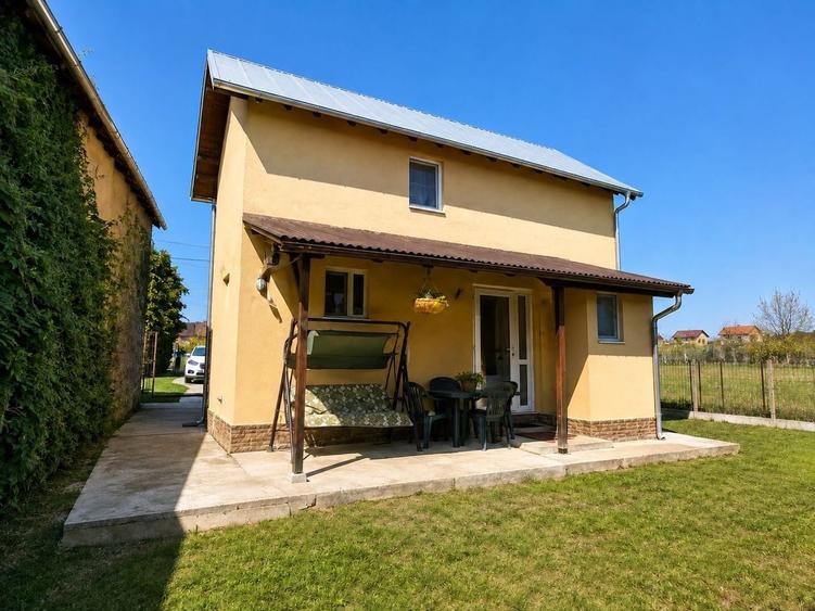 Casă individuală cu 3 camere cu Canalizare în Răzvad