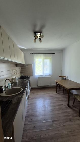Apartament cu 2 camere semidecomandat în Girocului