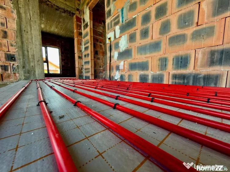 Casă cu 5 camere cu Teren 400 Mp în Central