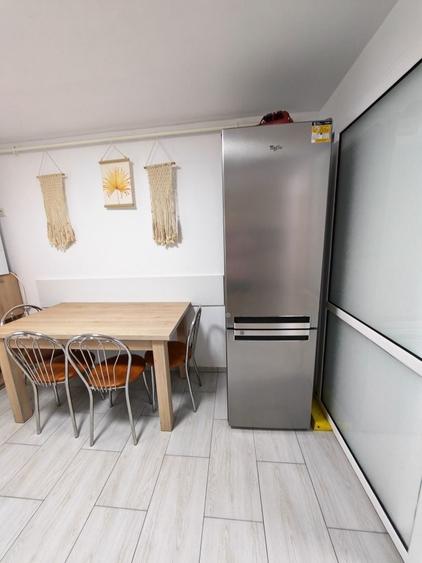 Apartament cu 3 camere semidecomandat în Tineretului