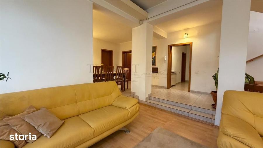 Casă cu 7 camere cu Teren 650 Mp în Central