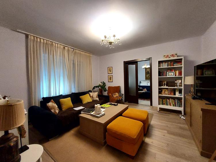 Casă individuală cu 6 camere cu Teren 2160 Mp în Simeria