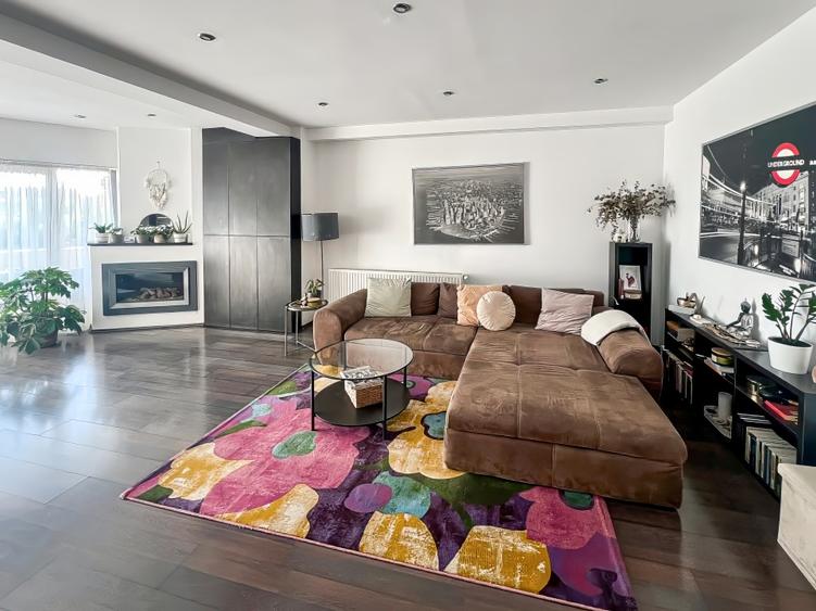 Apartament cu 3 camere semidecomandat, mobilat în Voluntari