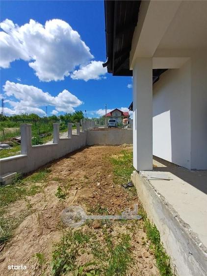 Casă cu 4 camere în Păun