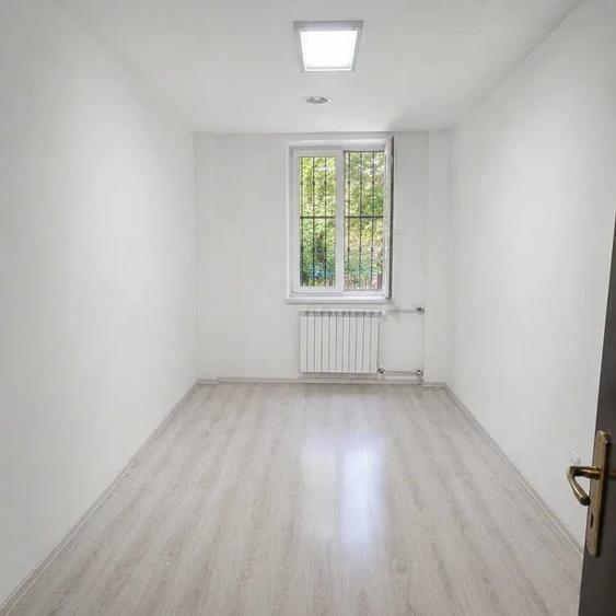 Apartament cu 5 camere semidecomandat în 1 Decembrie 1918