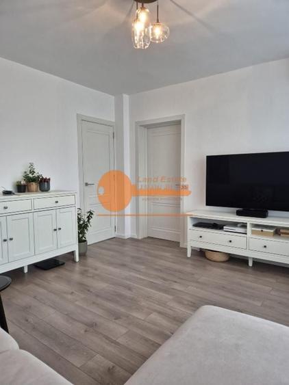 Apartament cu 2 camere semidecomandat, mobilat în 1 Mai