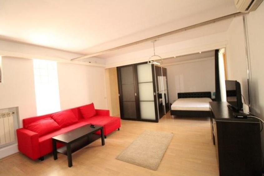 Apartament cu 2 camere semidecomandat, mobilat în Romană