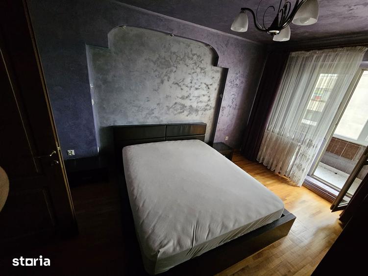 Apartament cu 3 camere decomandat în Calea București