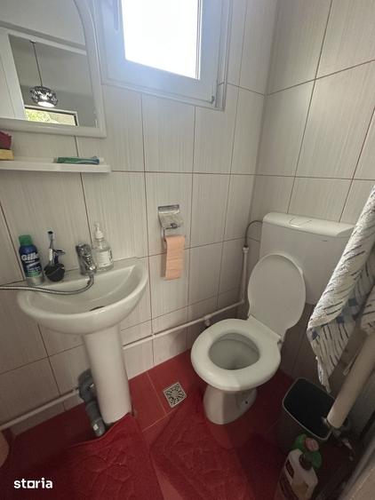 Casă cu 4 camere cu Teren 1498 Mp în Florești