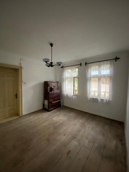 Casă cu 2 camere cu Teren 2105 Mp în Voila