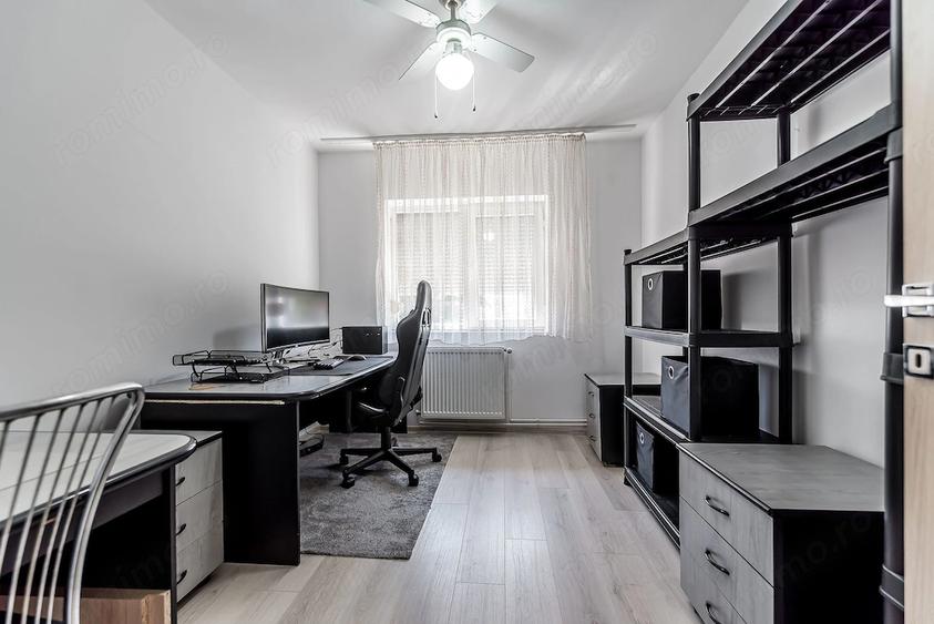 Apartament cu 5 camere decomandat în Micălaca