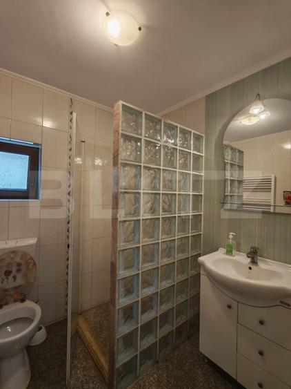 Casă individuală cu 4 camere cu Canalizare în Sud-Est