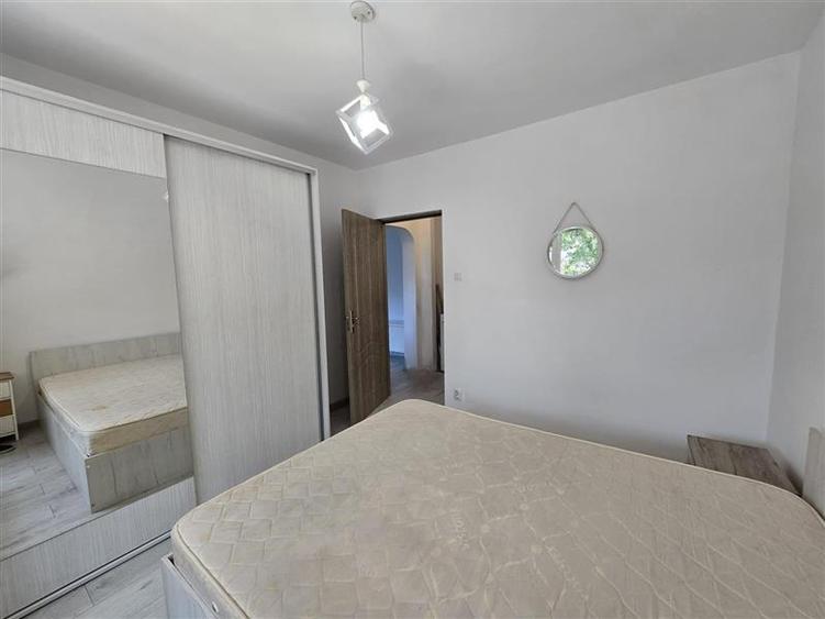 Apartament cu 2 camere semidecomandat, mobilat în 1 Mai