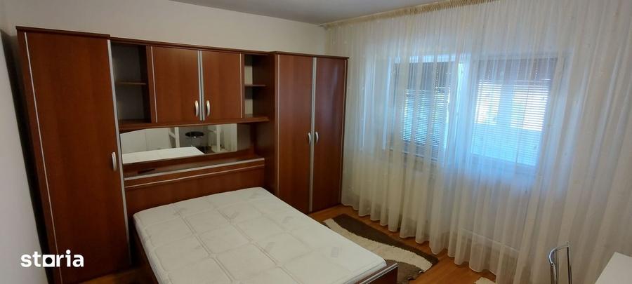 Apartament cu 3 camere decomandat, mobilat în Nerva Traian